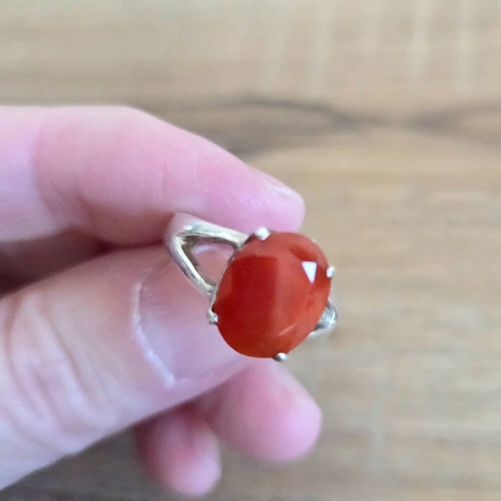Sterling silver 925 ring with orang/red Carnelian stone.